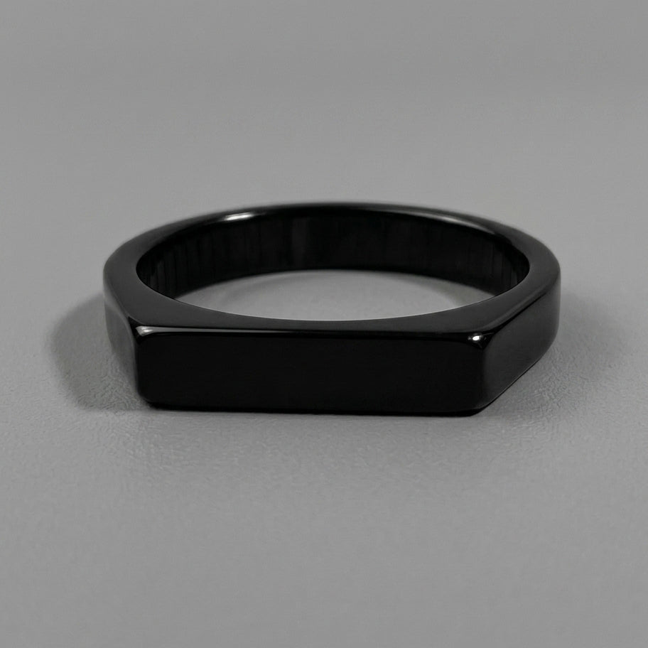 Black ring on a grey background